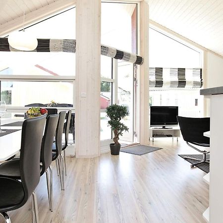8 Person Holiday Home In Gro Enbrode Großenbrode Extérieur photo